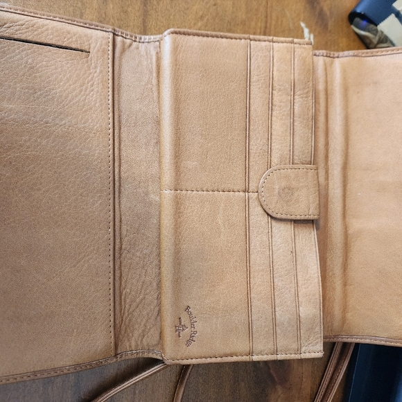 Boulder Ridge Brown Leather Women's Crossbody - Picture 4 of 7